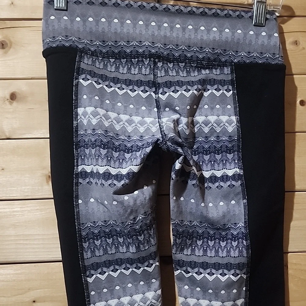 ALO Yoga Tribal Print Illusion 3 Leggings Size Medium